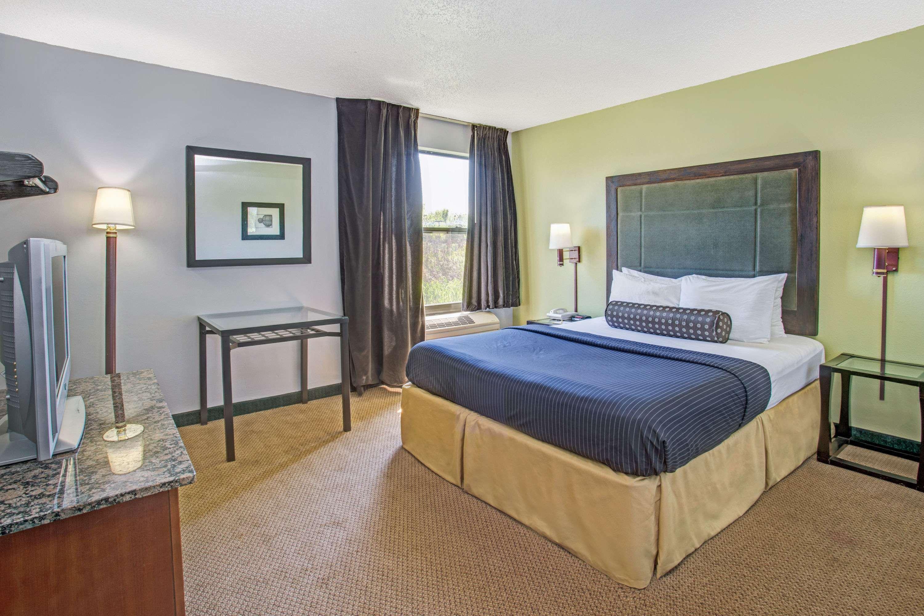 Days Inn By Wyndham Great Lakes Naval Base North Chicago Dış mekan fotoğraf